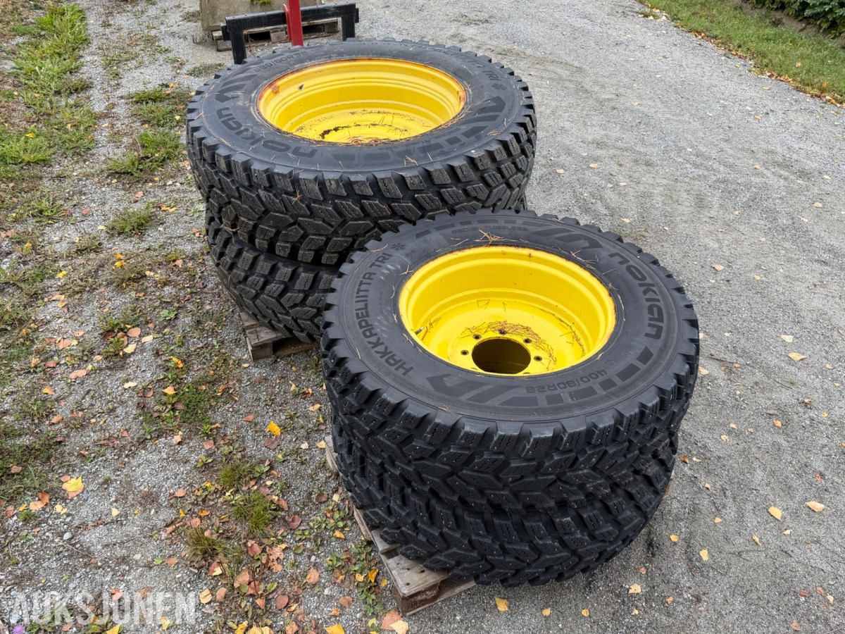 4 Stk Nokian Hakkapeliitta TRI dekk på felg, 400/80R28 - 480/80R38