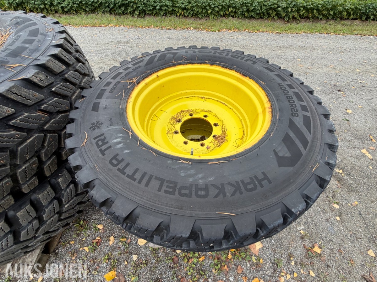 4 Stk Nokian Hakkapeliitta TRI dekk på felg, 400/80R28 - 480/80R38