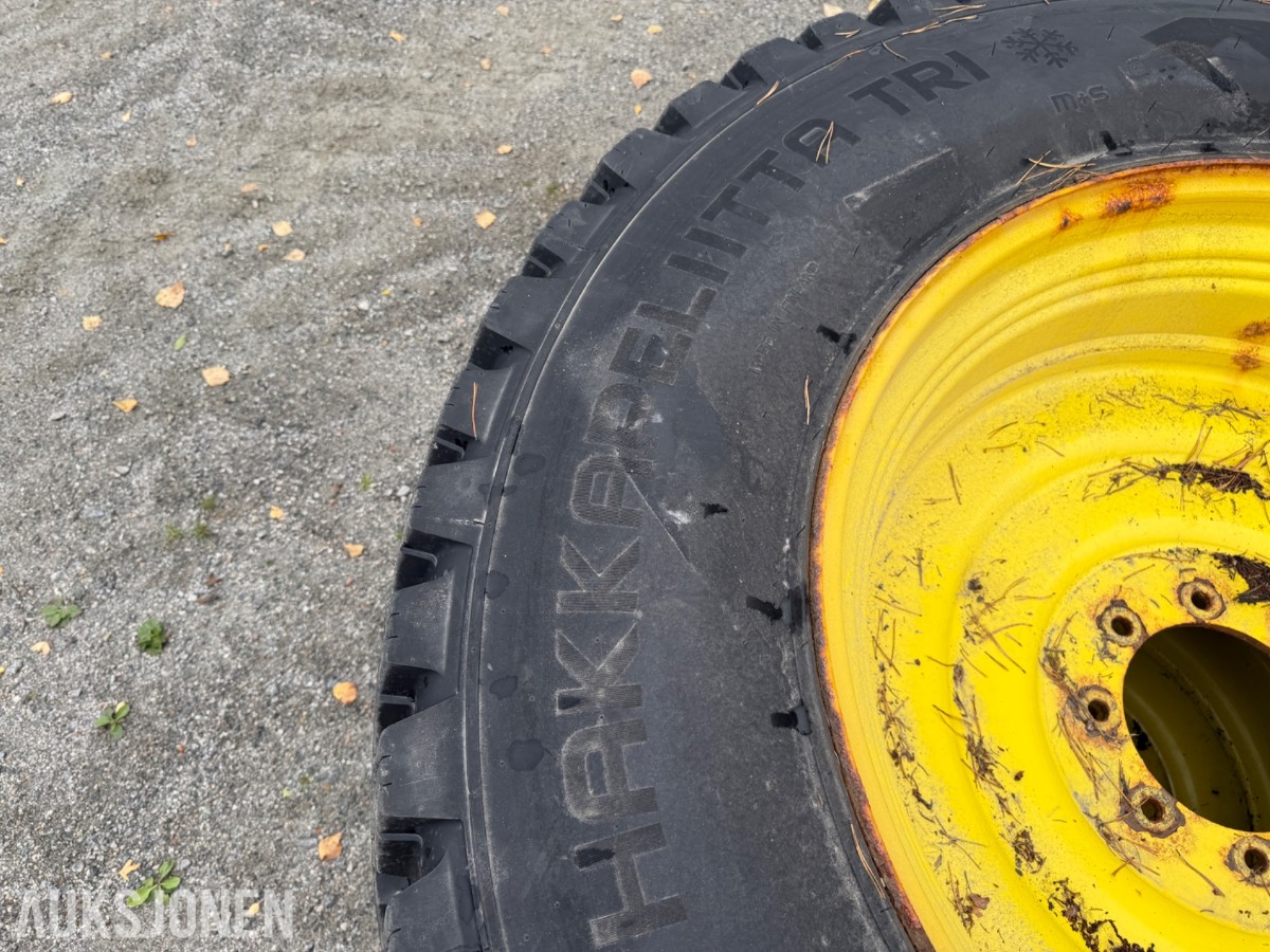 4 Stk Nokian Hakkapeliitta TRI dekk på felg, 400/80R28 - 480/80R38