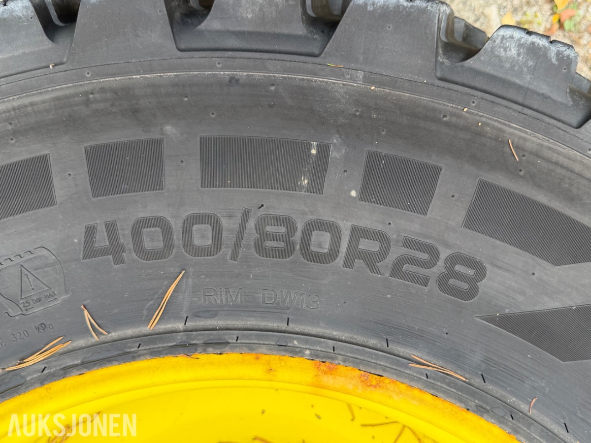 4 Stk Nokian Hakkapeliitta TRI dekk på felg, 400/80R28 - 480/80R38