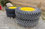 4 Stk Nokian Hakkapeliitta TRI dekk på felg, 400/80R28 - 480/80R38