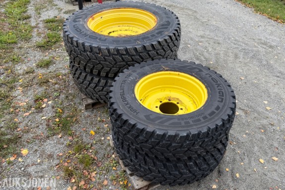 4 Stk Nokian Hakkapeliitta TRI dekk på felg, 400/80R28 - 480/80R38