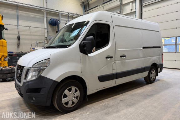 2016 Nissan NV400 2.3 163 hk – 3 seter – skyvedør begge sider – hengerfeste