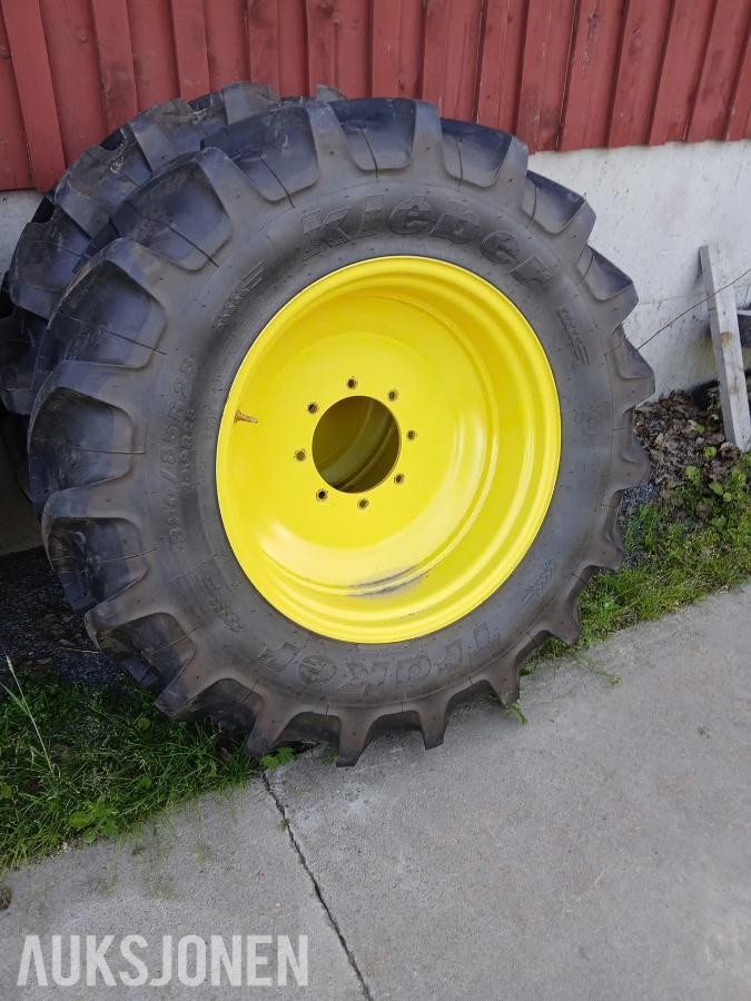 2020 2 stk 18.4-38 Goodyear på felg