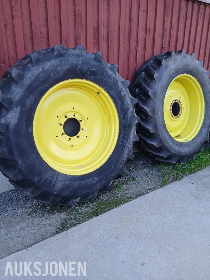 2020 2 stk 18.4-38 Goodyear på felg