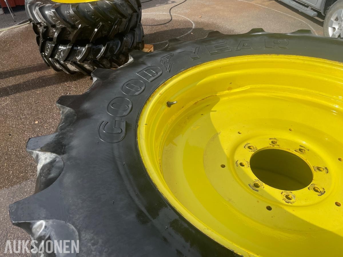2020 2 stk 18.4-38 Goodyear på felg
