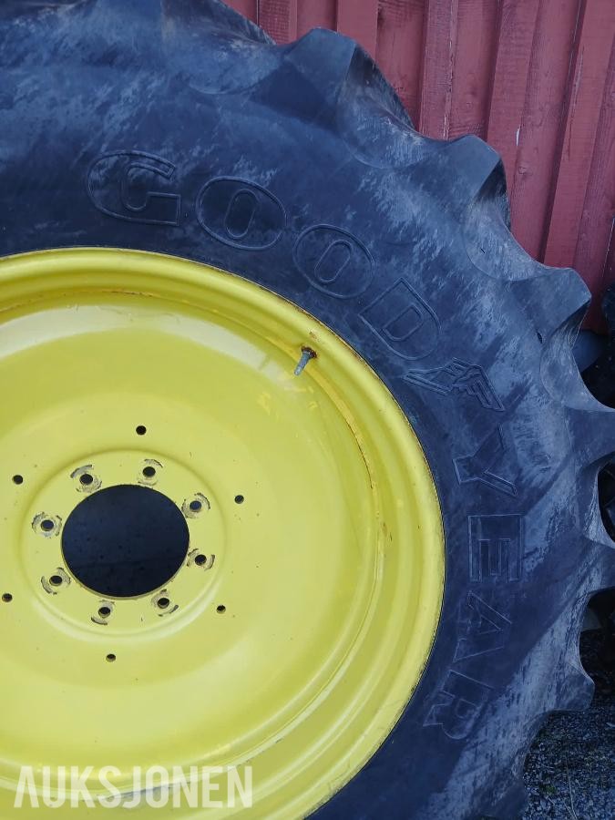 2020 2 stk 18.4-38 Goodyear på felg
