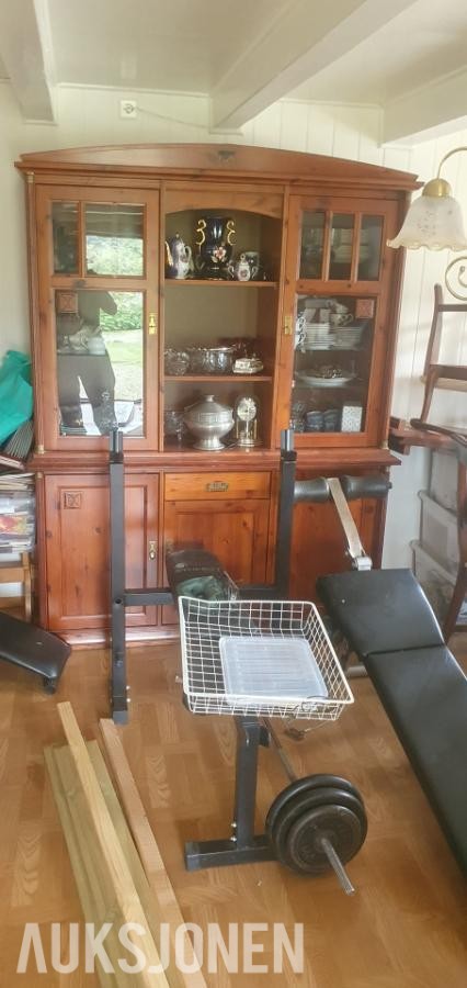 Spisebord / reoler / Tv skap Ca 1980