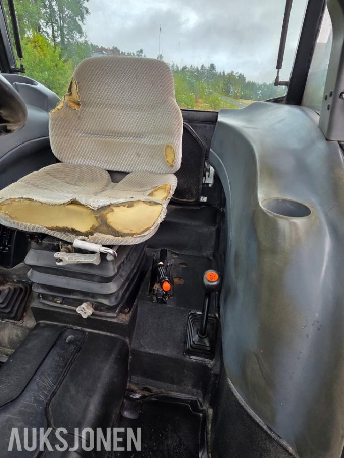 2000 New Holland TN65D med Trima 310C frontlaster