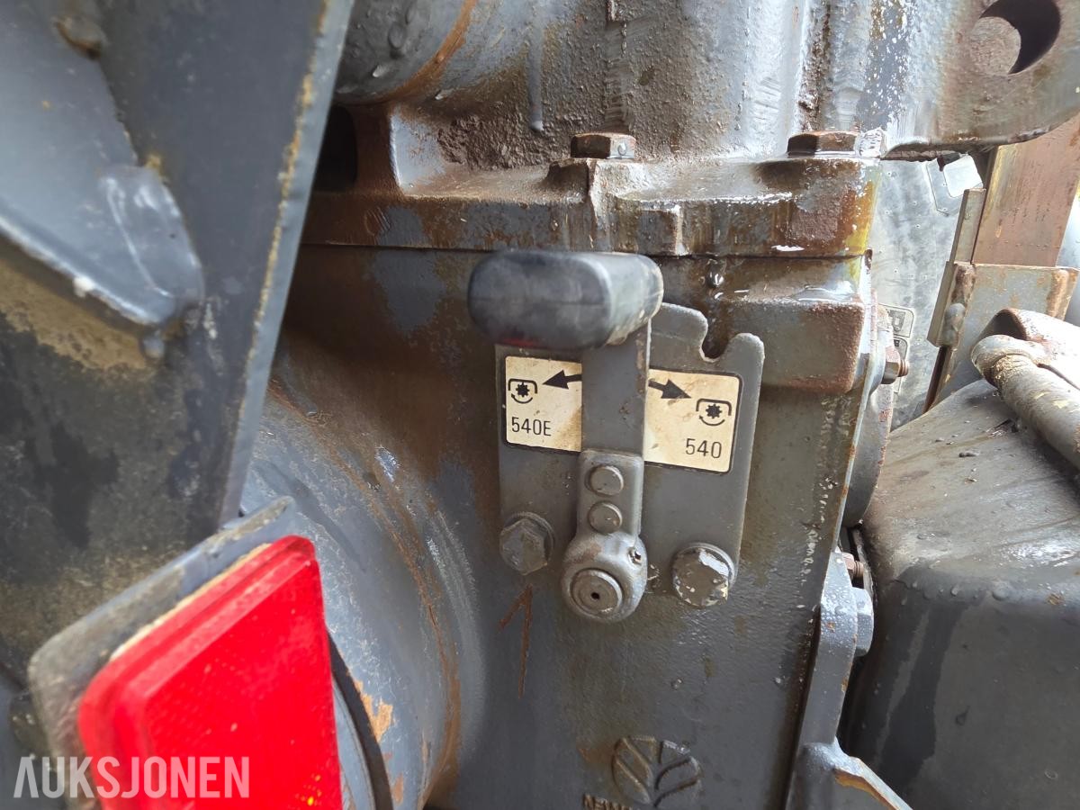 2000 New Holland TN65D med Trima 310C frontlaster