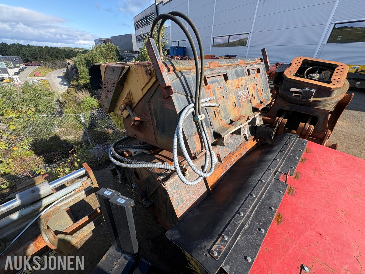 2 stk. koste-/feieaggregater – ukjent merke og CAT BU118