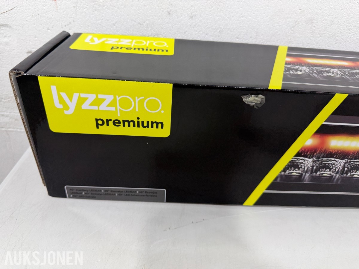 Lyzzpro Premium Stealth WLB LED-ekstralys med blitzfunksjon