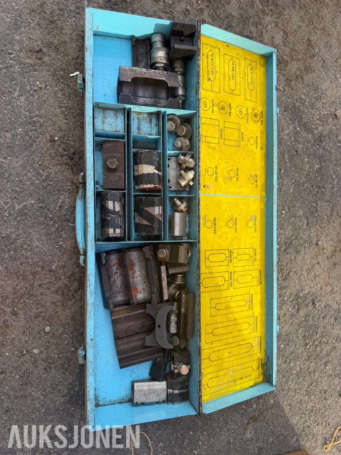 Parti med hydraulisk kabelpresseutstyr, presshoder og pressbakker