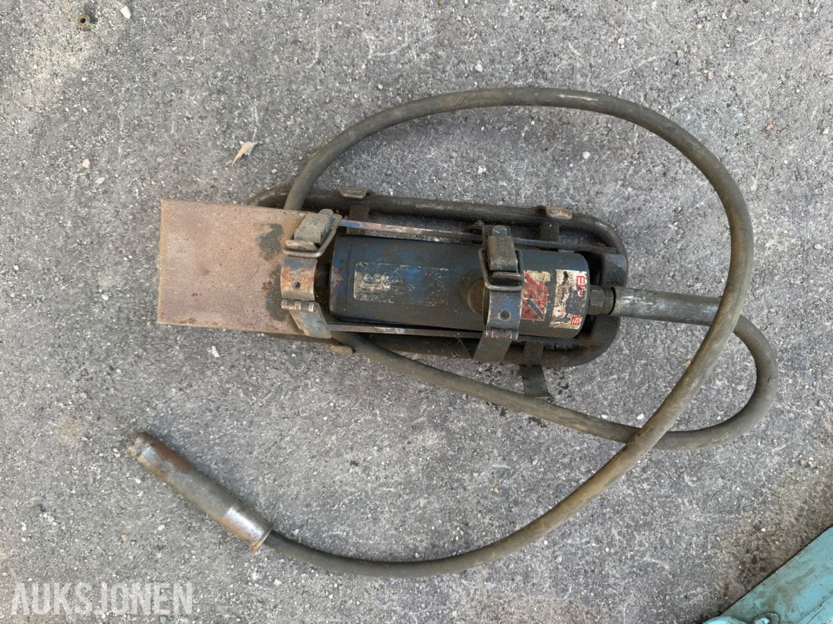 Parti med hydraulisk kabelpresseutstyr, presshoder og pressbakker