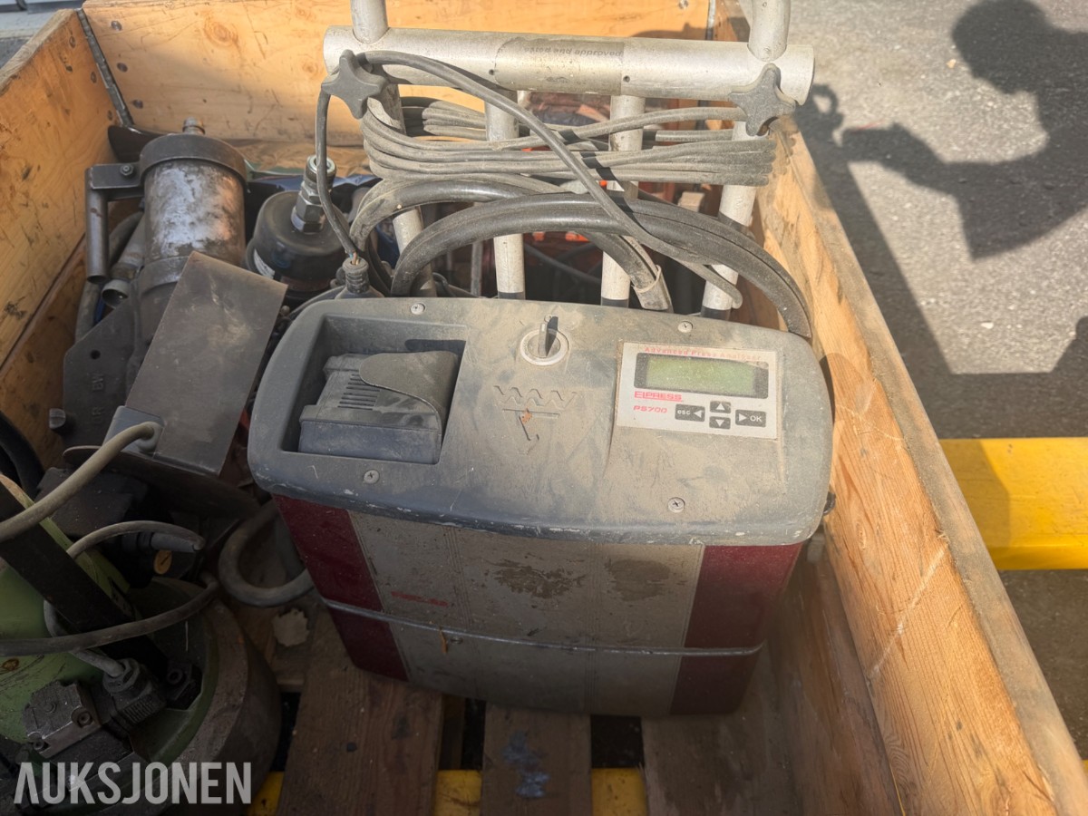 Parti med hydraulisk kabelpresseutstyr, presshoder og pressbakker