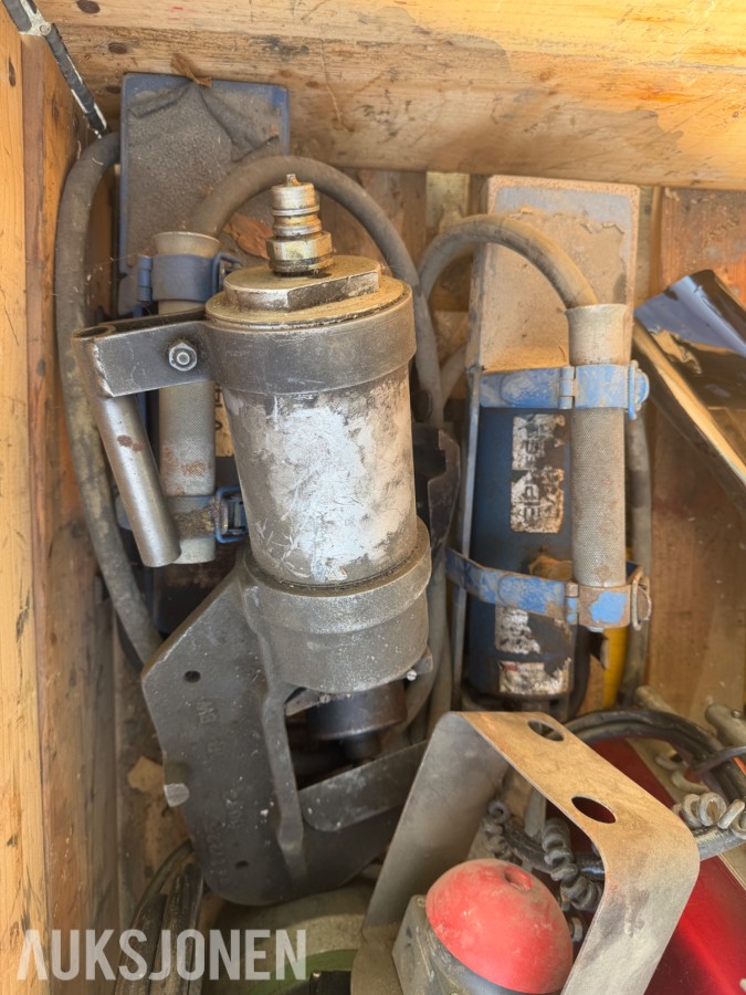 Parti med hydraulisk kabelpresseutstyr, presshoder og pressbakker