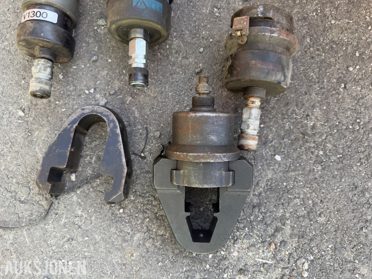Parti med hydraulisk kabelpresseutstyr, presshoder og pressbakker
