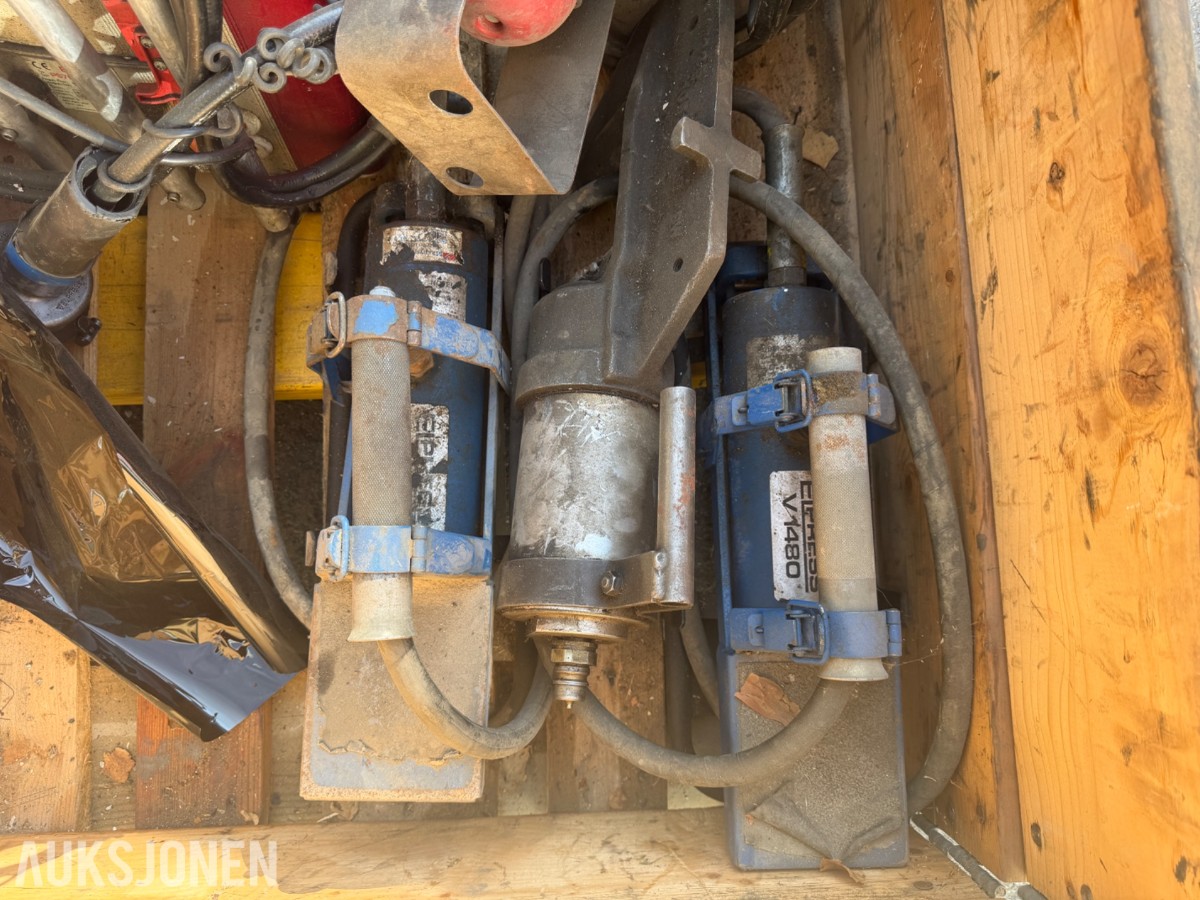 Parti med hydraulisk kabelpresseutstyr, presshoder og pressbakker