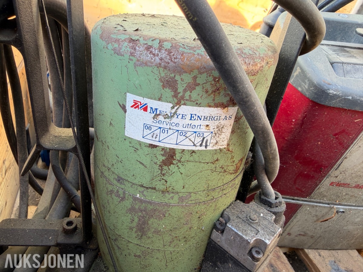 Parti med hydraulisk kabelpresseutstyr, presshoder og pressbakker