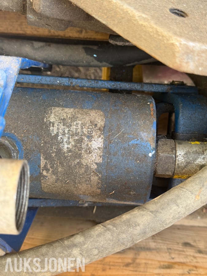 Parti med hydraulisk kabelpresseutstyr, presshoder og pressbakker