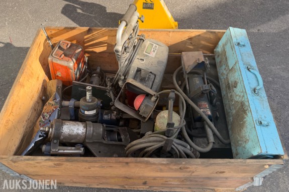 Parti med hydraulisk kabelpresseutstyr, presshoder og pressbakker