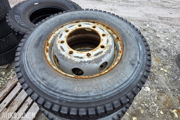 6 stk. Firestone FD600 Steelcord Radial piggdekk på stålfelg.