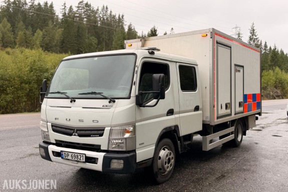 2015 Mitsubishi Fuso Canter 7C18D skapbil med heis EU-Godkjent til 25.08.2027 – KUN 50 957 km