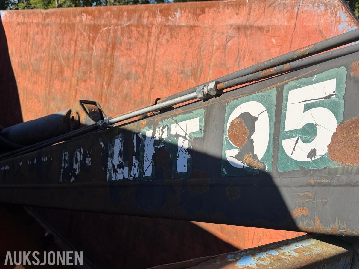 Krokcontainer med Loglift 095 kran