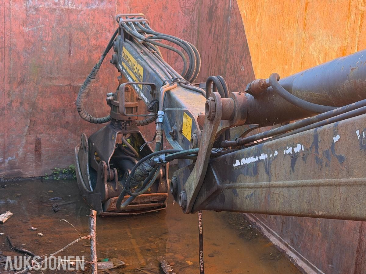 Krokcontainer med Loglift 095 kran