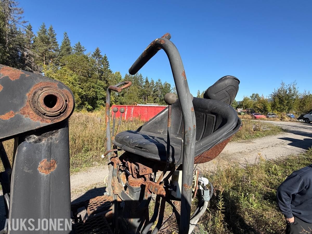 Krokcontainer med Loglift 095 kran