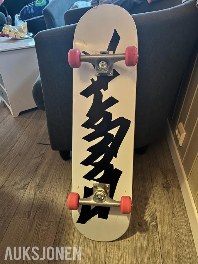 2025 Skatepro Skateboard