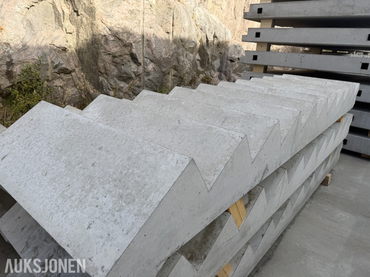 2026 Prefabrikkert betongtrapp - 11 trinn - 351 x 90 cm - 1700KG - CE merket