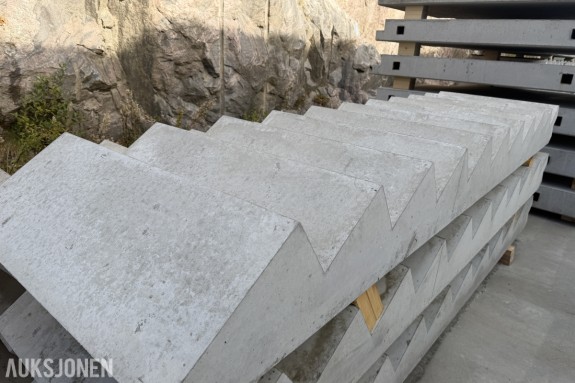 2026 Prefabrikkert betongtrapp - 11 trinn - 351 x 90 cm - 1700KG - CE merket