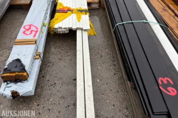 PARTI IMPREGNERT MATERIALE – HVITMALTE SPILER/REKKVERK OG VANNBRETTPROFIL – MERKET 65 - OVERSKUDD