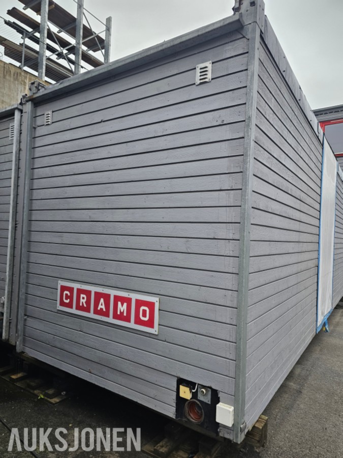 Åpen 2WC A30 brakke med garderobe og sanitærrom
