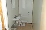 Åpen 2WC A30 brakke med garderobe og sanitærrom