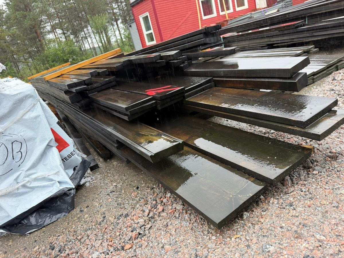 ROYAL SORT SPILER OG REKT BORD – OVERSKUDDSMATERIELL MERKET 71