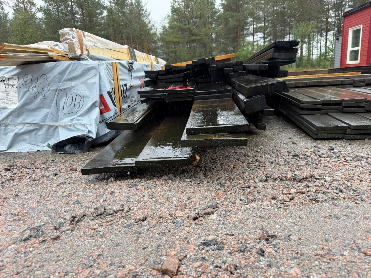 ROYAL SORT SPILER OG REKT BORD – OVERSKUDDSMATERIELL MERKET 71
