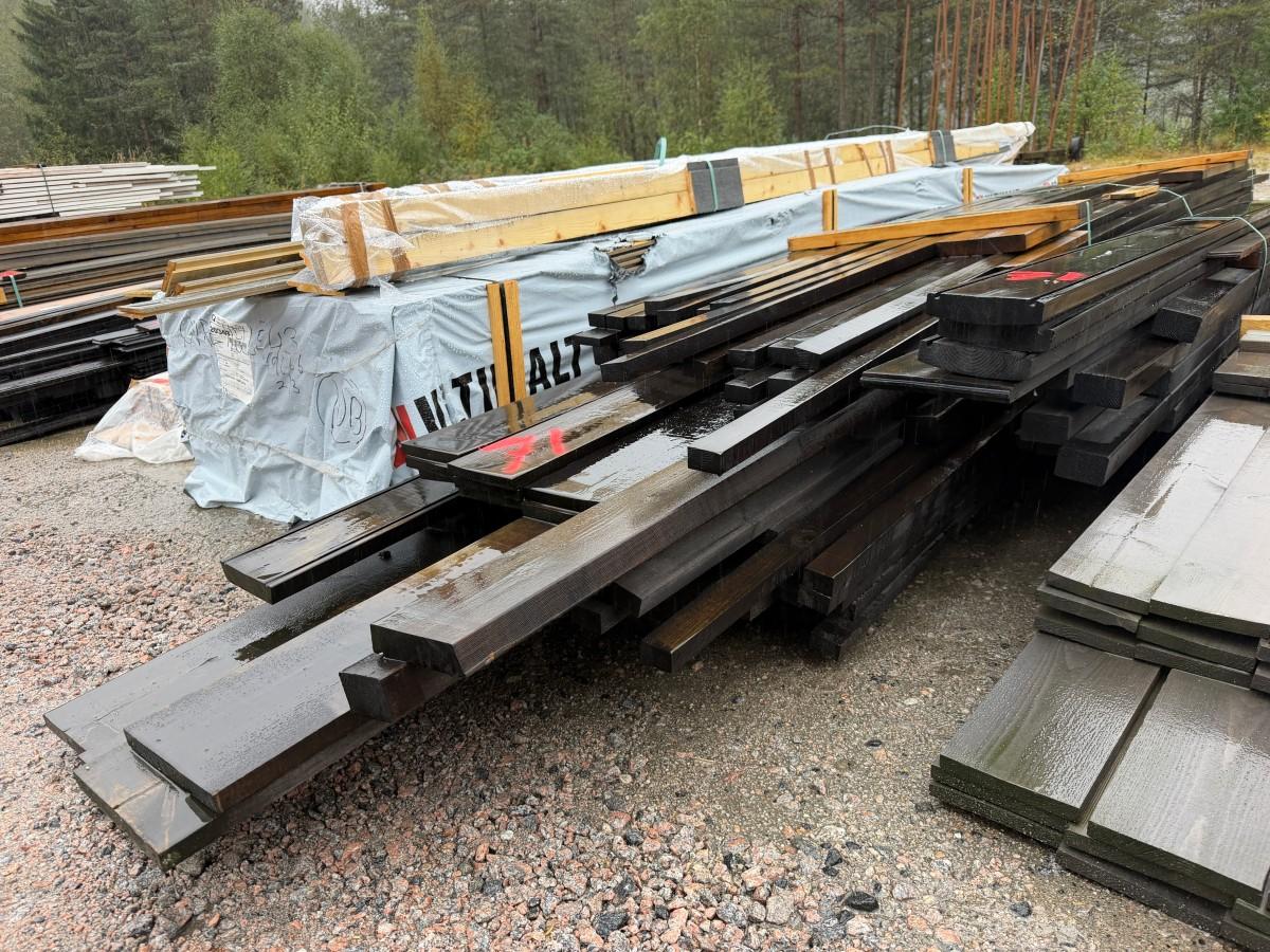 ROYAL SORT SPILER OG REKT BORD – OVERSKUDDSMATERIELL MERKET 71