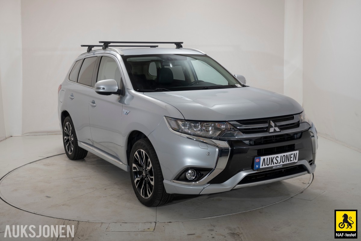 2017 Mitsubishi OUTLANDER PHEV 4WD HENGERFESTE KAMERA ROCKFORD FOSGATE CRUISE