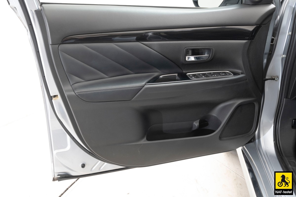 2017 Mitsubishi OUTLANDER PHEV 4WD HENGERFESTE KAMERA ROCKFORD FOSGATE CRUISE