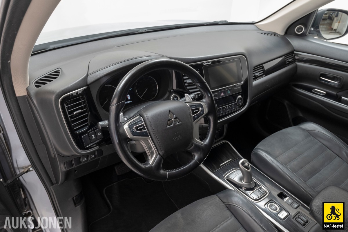 2017 Mitsubishi OUTLANDER PHEV 4WD HENGERFESTE KAMERA ROCKFORD FOSGATE CRUISE