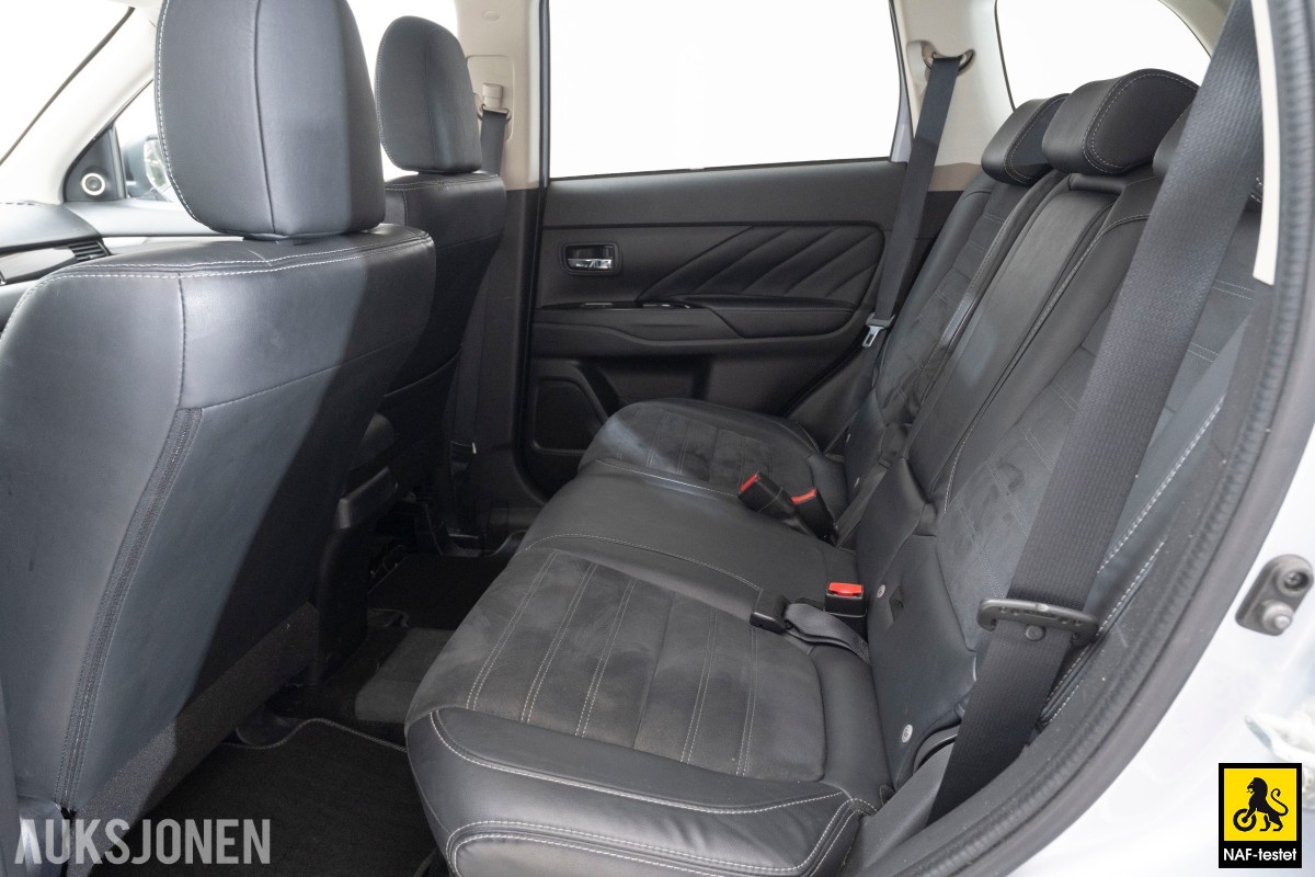 2017 Mitsubishi OUTLANDER PHEV 4WD HENGERFESTE KAMERA ROCKFORD FOSGATE CRUISE