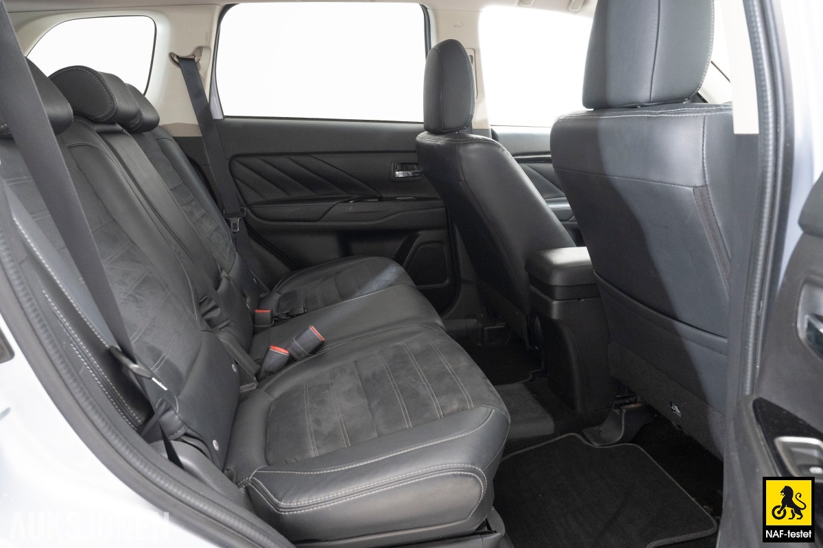 2017 Mitsubishi OUTLANDER PHEV 4WD HENGERFESTE KAMERA ROCKFORD FOSGATE CRUISE