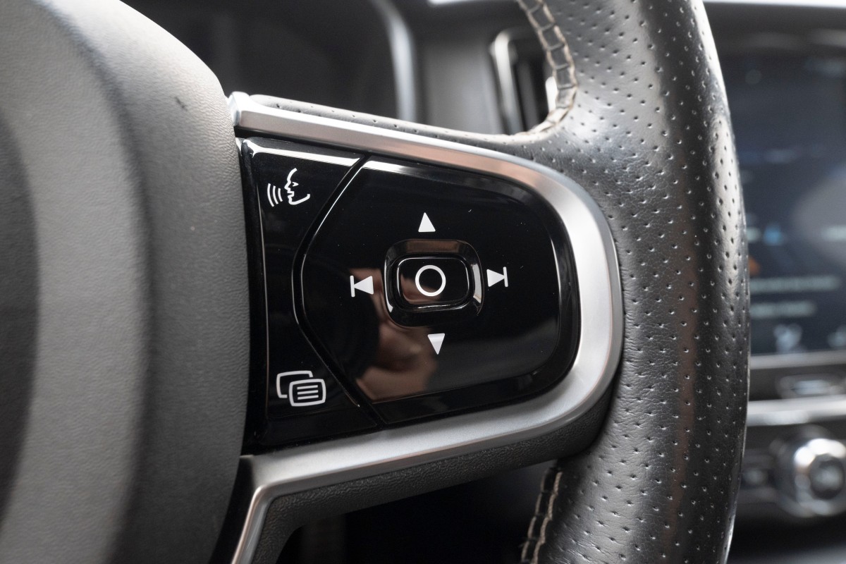 2018 Volvo V90 T8 407 HK R-DESIGN PANORAMA ACC HENGERFESTE KAMERA LED NAVI 