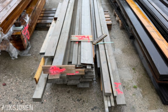 CA. 200 LM ROYAL GRÅ TREMATERIALER – DIVERSE DIMENSJONER – PAKKER MERKET 74