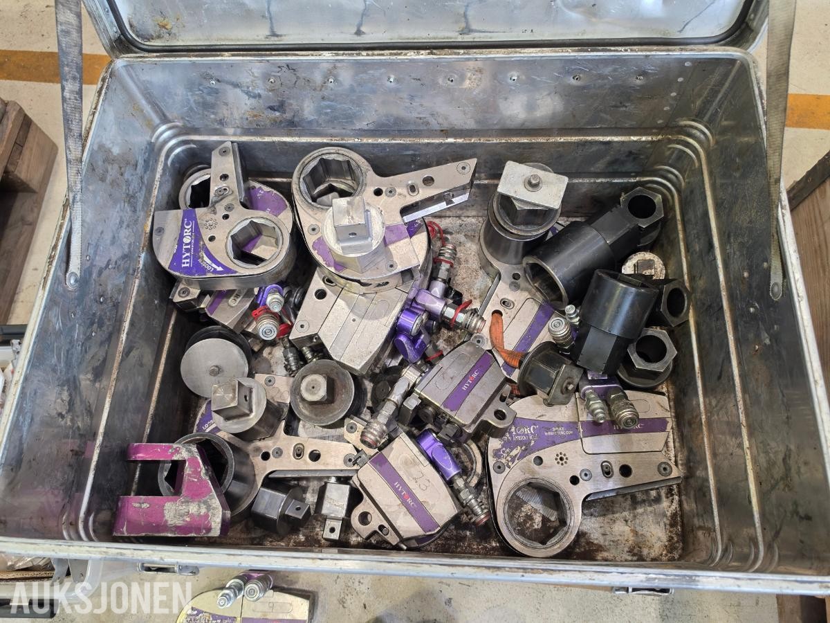 Diverse hydrauliske muttertrekkere,aggrgat,slanger,deler