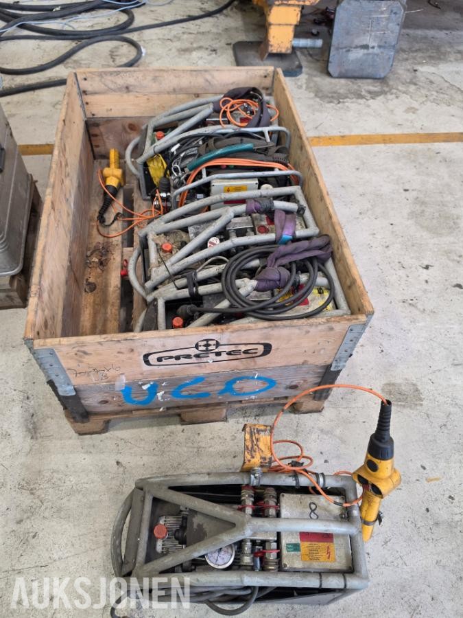 Diverse hydrauliske muttertrekkere,aggrgat,slanger,deler