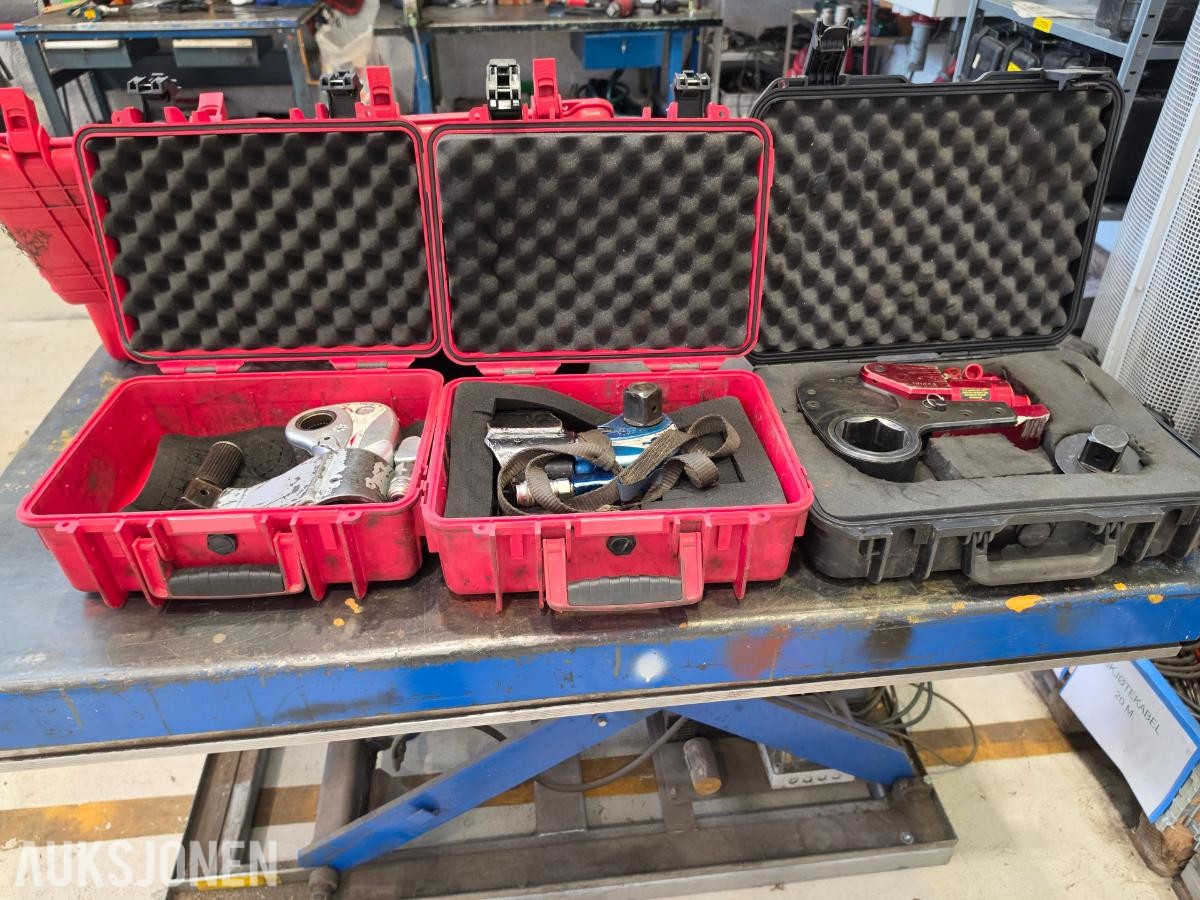Diverse hydrauliske muttertrekkere,aggrgat,slanger,deler