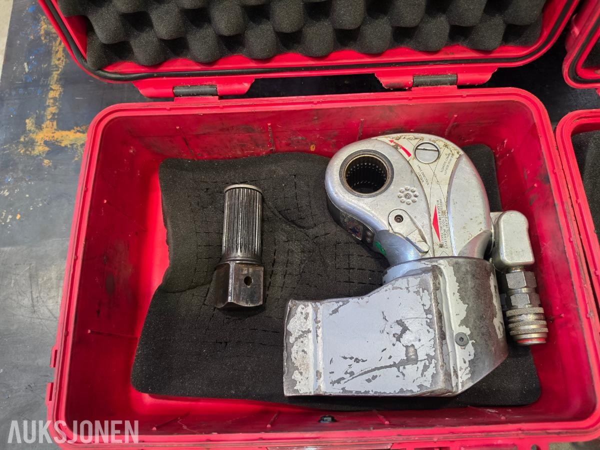 Diverse hydrauliske muttertrekkere,aggrgat,slanger,deler